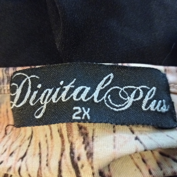 Winged arm feather pattern top 2x - Picture 4 of 7